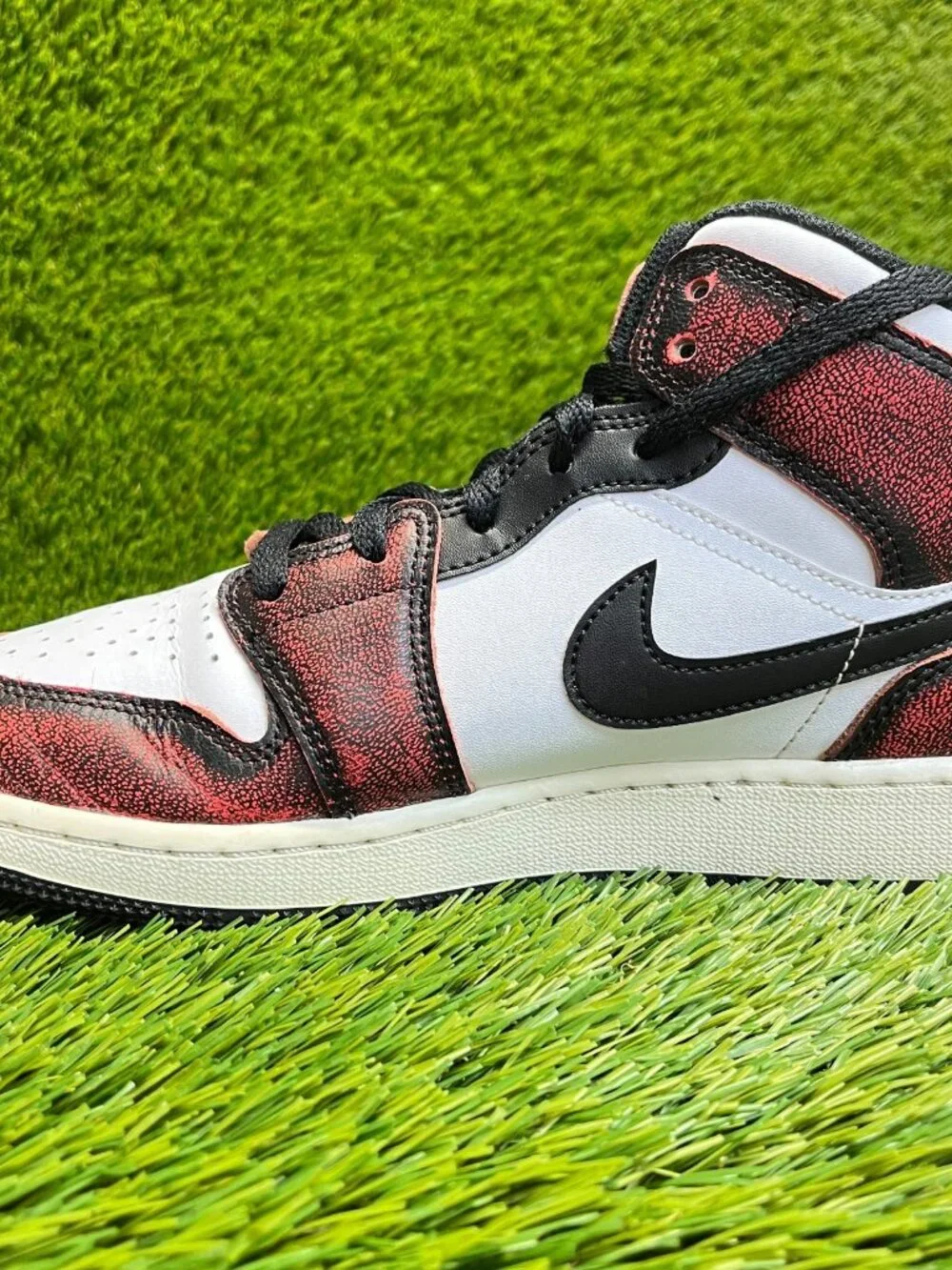 Nike Air Jordan 1 Mid Wear Away Boys Size 6.5Y Red White Athletic Shoes Sneakers